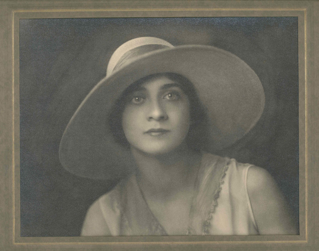 dorothy-larkin-portrait1-wide-brimmed-hat